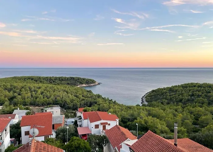 Sunrise Sunset Seaview Walk To Vis Iconic Beaches Apartment